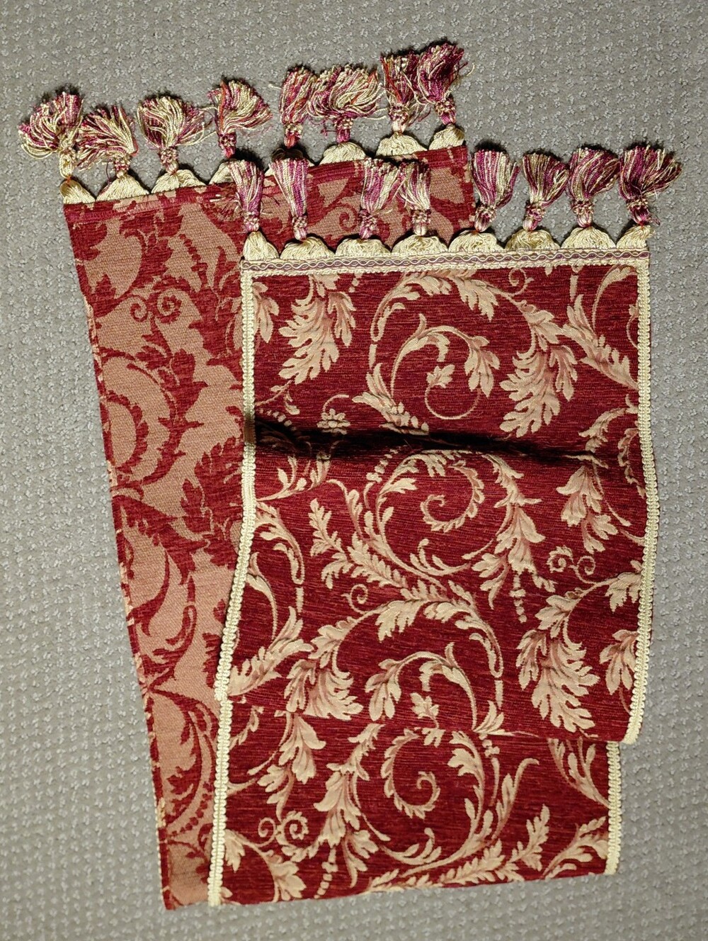 TAPESTRY TABLE RUNNER - Picture 3 of 4